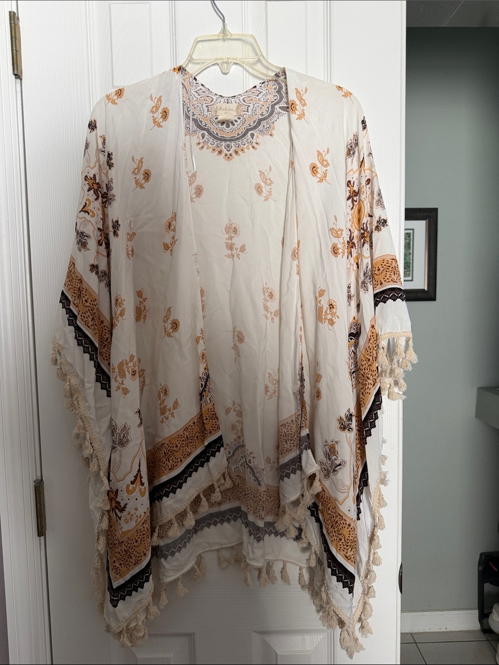 Altar'd State Cream, Mustard & Black Paisley Kimono
